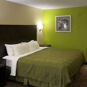 Zimmer mit Kingsize-Bett